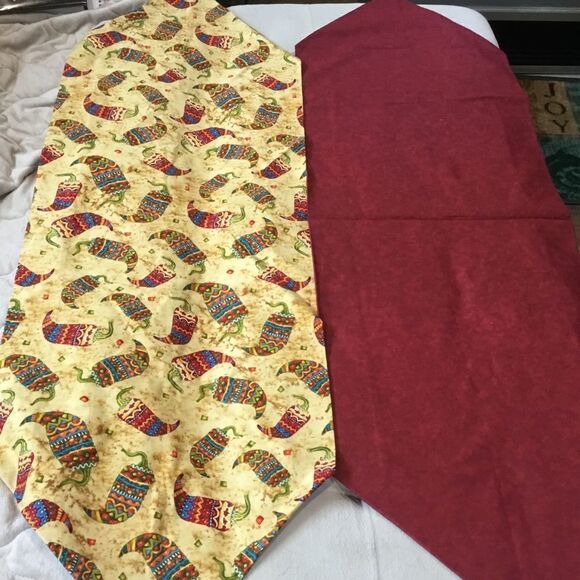 NWT Hand Crafted Set of 2 Table Runners - Picture 6 of 12